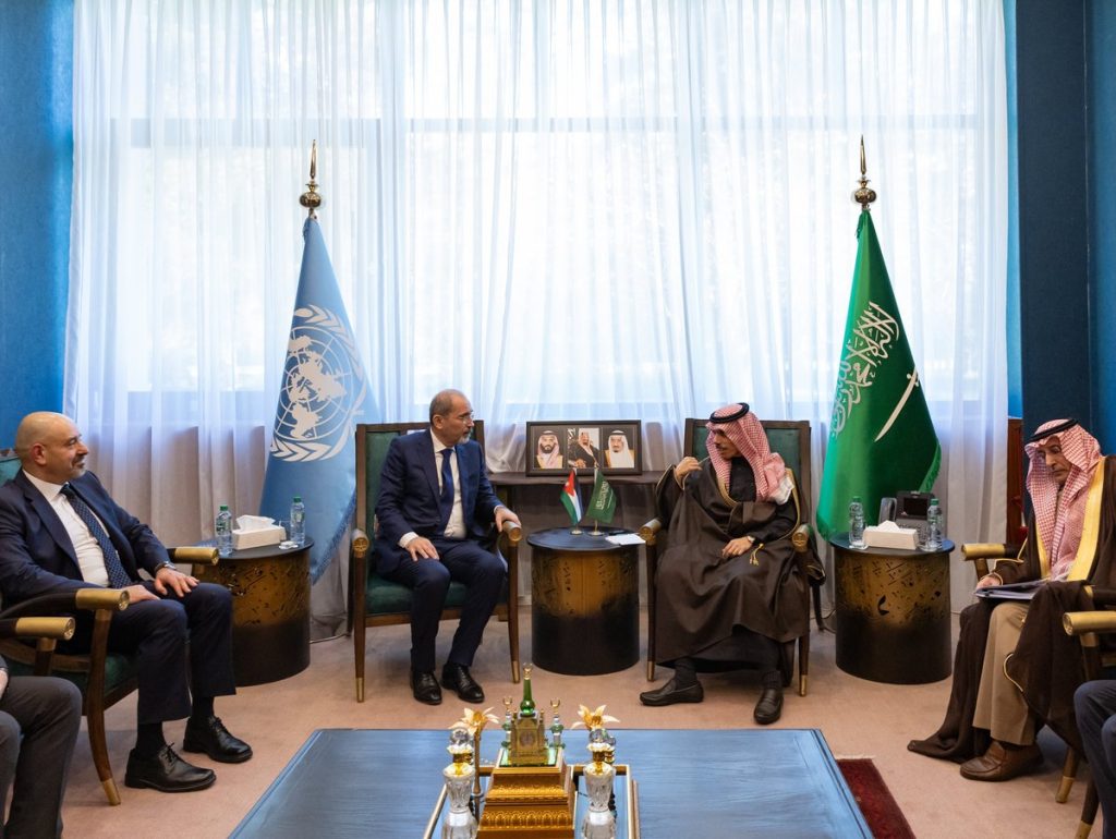 وزير الخارجية يبحث مع نظيره الأردني تطورات الأوضاع في غزة