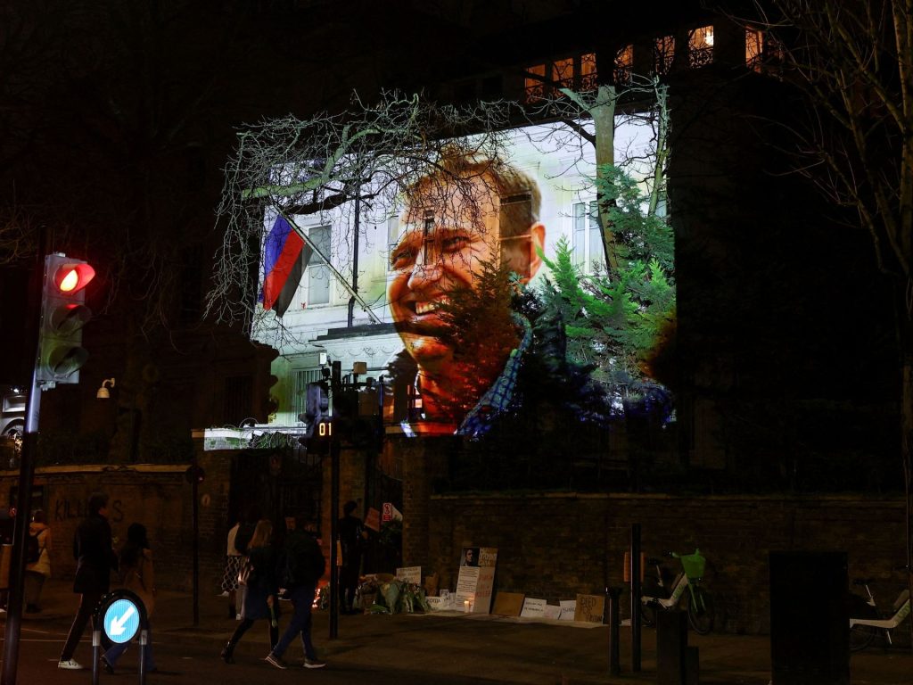 فريق نافالني يطالب بتسلّم رفاته وتنديد غربي متصاعد