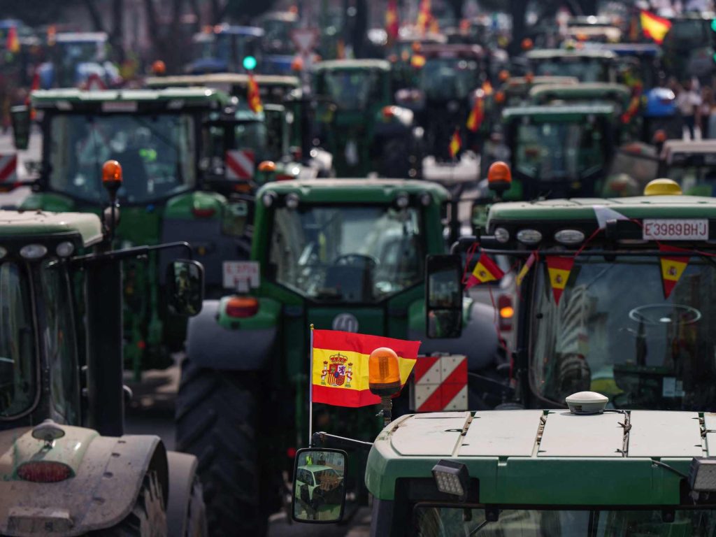 ثورة المزارعين بأوروبا تصل إسبانيا