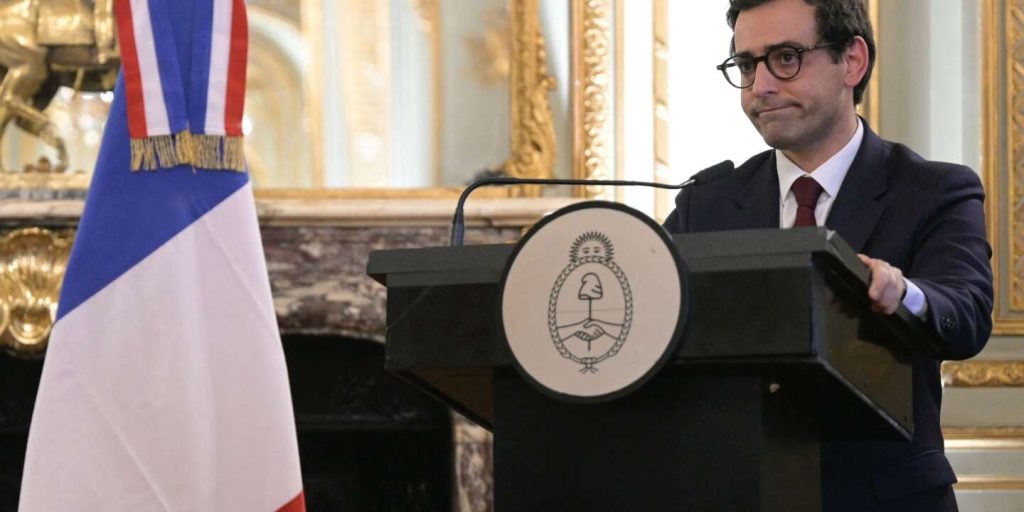 مباشر الحرب في أوكرانيا: باريس تستدعي السفير الروسي في فرنسا بعد وفاة أليكسي نافالني