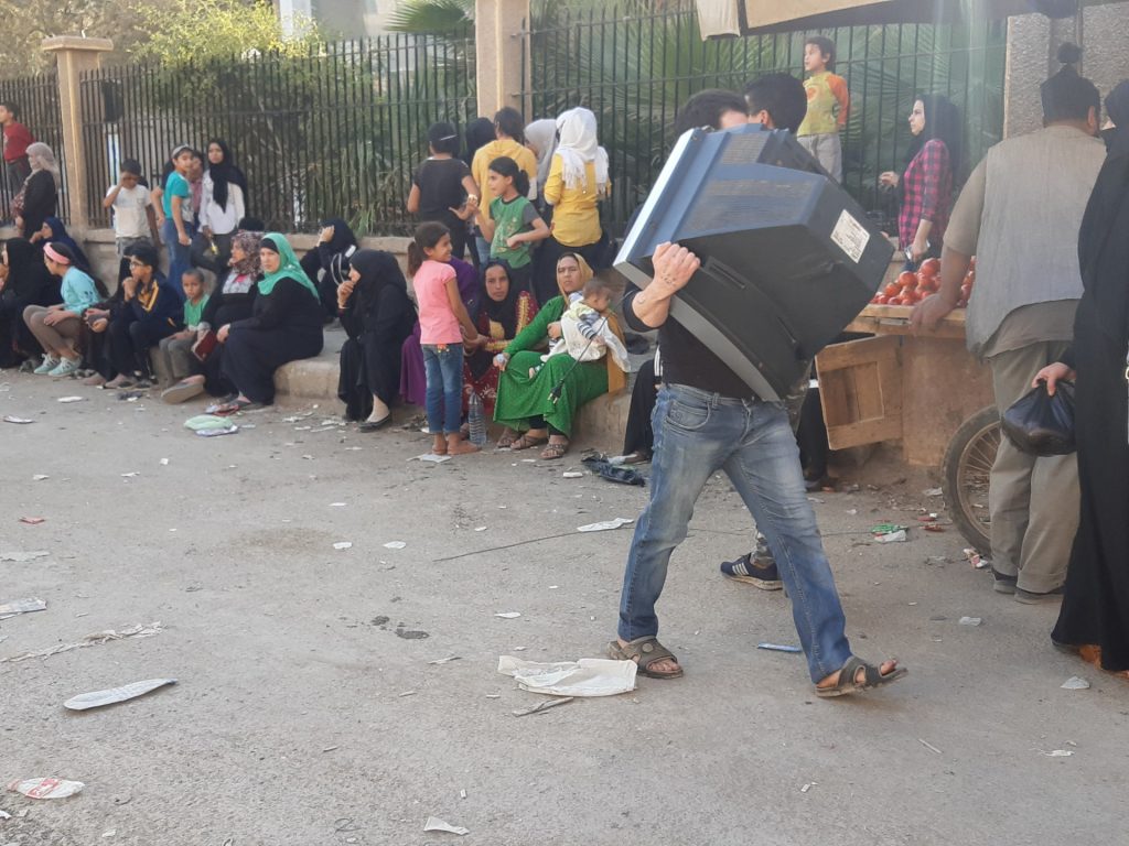 رغم زيادتها بنسبة 50%.. نيران الغلاء تلتهم رواتب السوريين