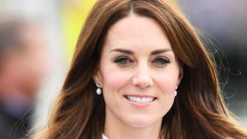 تقارير بريطانية تكشف عن إعلان مرتقب من العائلة المالكة وتنكيس الأعلام