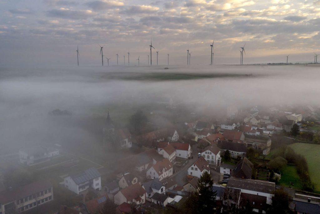 وفي ألمانيا، هناك تناقض بشأن انخفاض انبعاثات الغازات الدفيئة