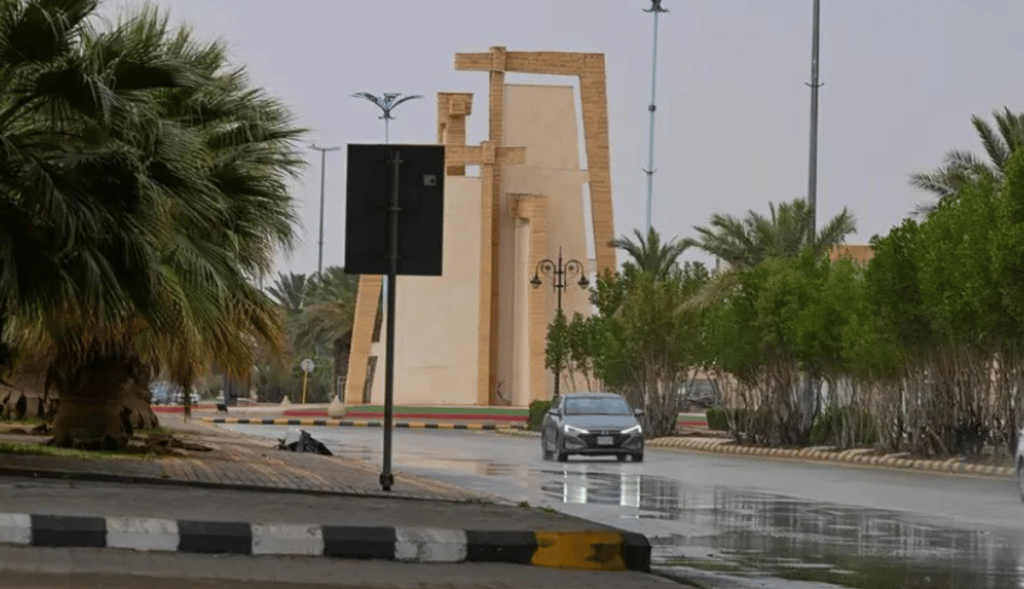 الهلال الأحمر بالحدود الشمالية يرفع مستوى الجاهزية استعدادًا للتقلبات الجوية