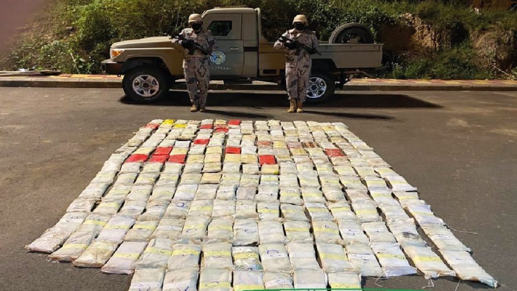 إحباط تهريب 15 كيلوجرامًا من مادة الحشيش المخدر في عسير