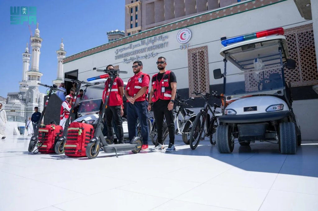 الفرق الإسعافية تعيد النبض لمعتمر من الجنسية البنجلاديشية في ساحات الحرم المكي