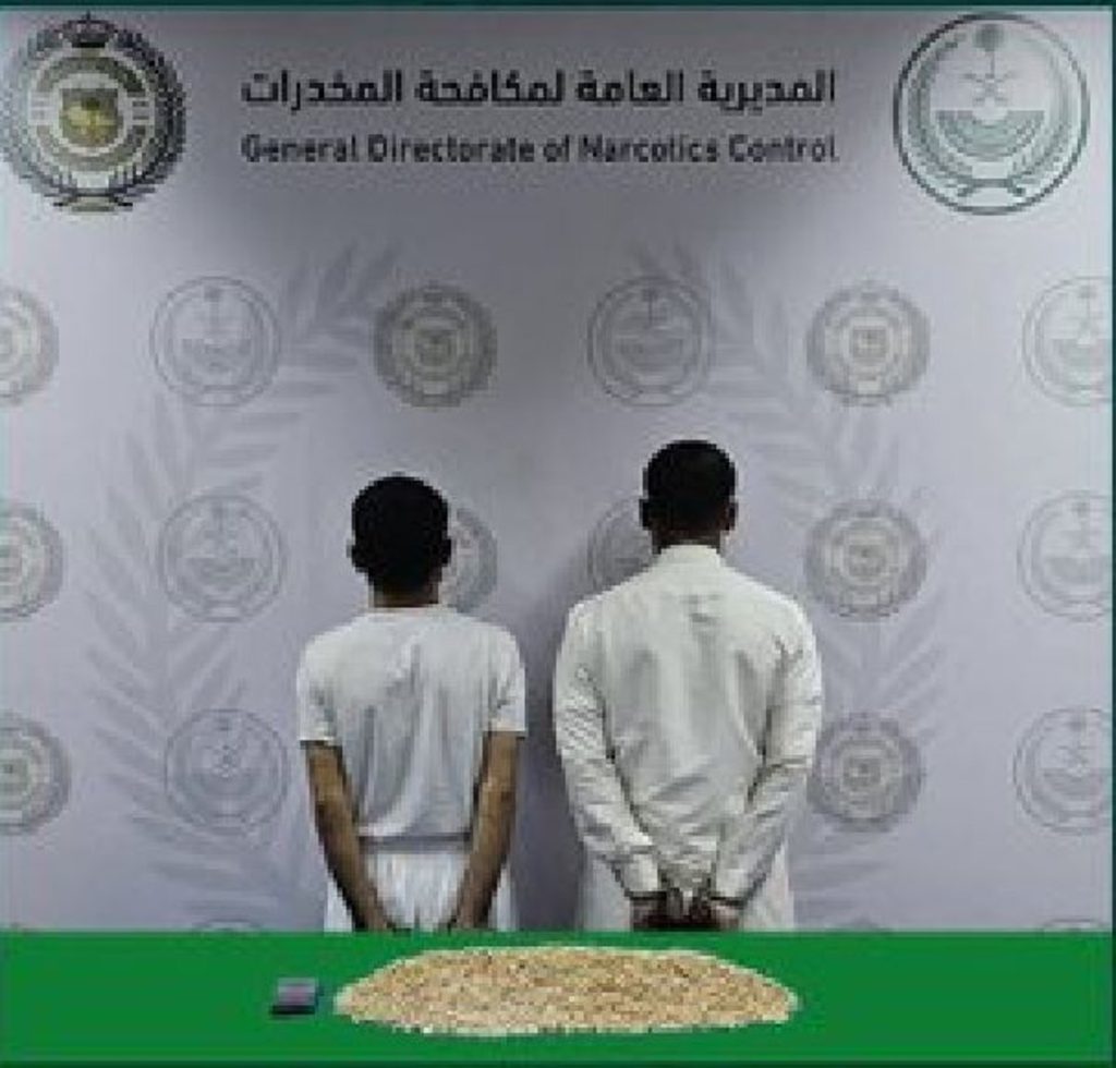 ضبط شخصين بالمدينة المنورة لترويجهما 15 ألف قرص من مادة الإمفيتامين المخدر
