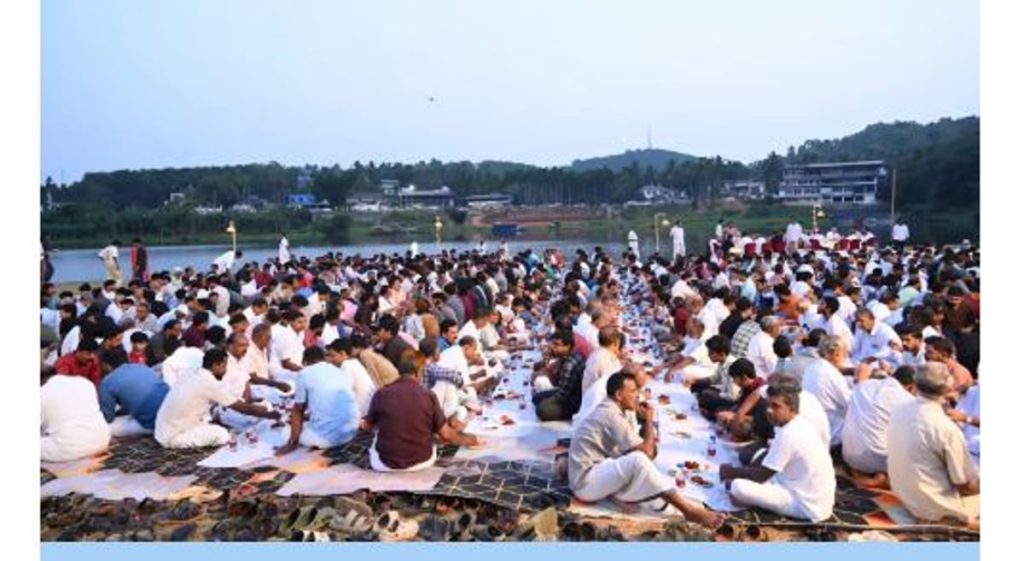 «الشؤون الإسلامية» تقيم مأدبة إفطار للصائمين بولاية كيرلا الهندية