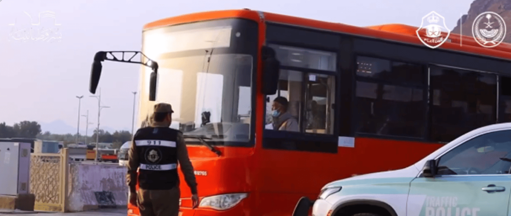 المرور يواصل جهوده لتنظيم سير وسائل نقل ضيوف الرحمن في المدينة