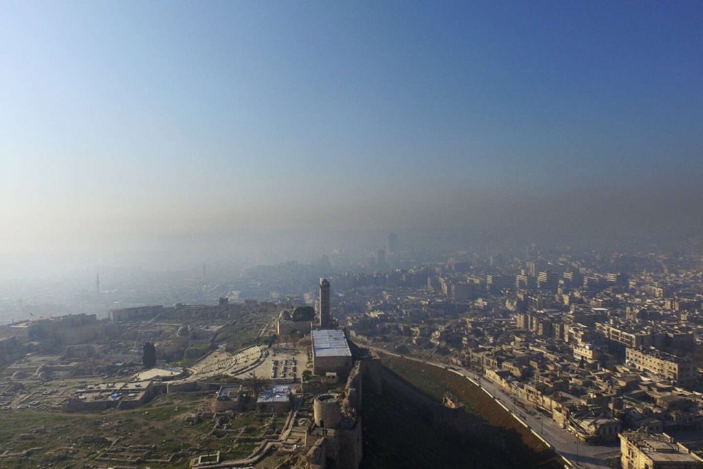 وفي سوريا، قُتل ما لا يقل عن 42 من جنود ومقاتلي حزب الله في غارات إسرائيلية