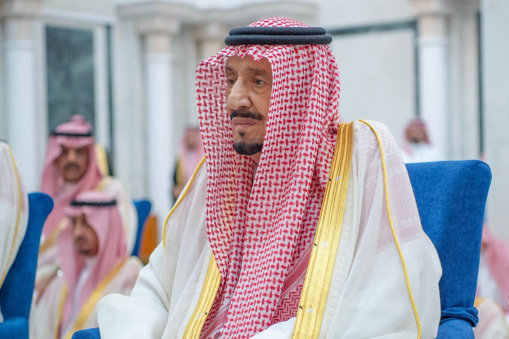 العاهل السعودي الملك سلمان يغادر المستشفى