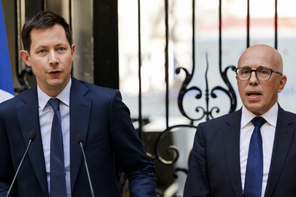 في مركز مينتون الحدودي، الجمهوريون في حملة الهجرة