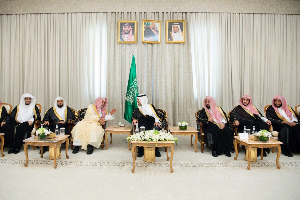 نائب أمير منطقة مكة المكرمة يستقبل عددًا من العلماء والمشايخ ومديري الجهات الحكومية