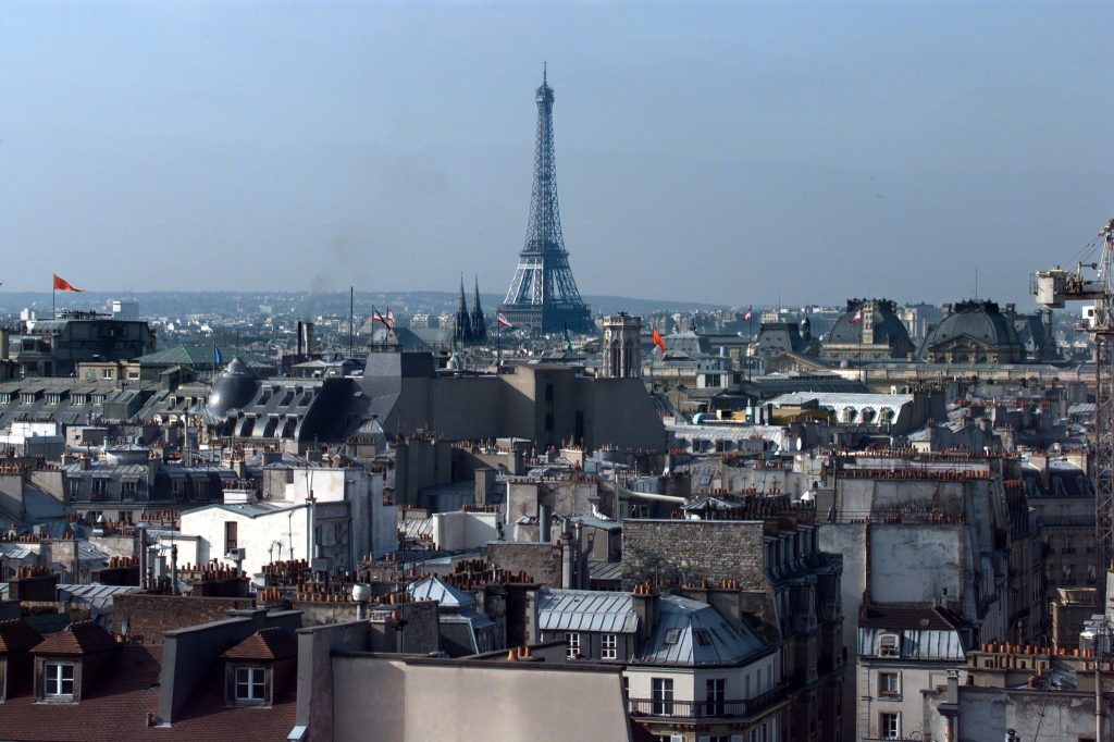 فرنسا تطرد “إماما جزائريا” بسبب التحريض على “كراهية اليهود”