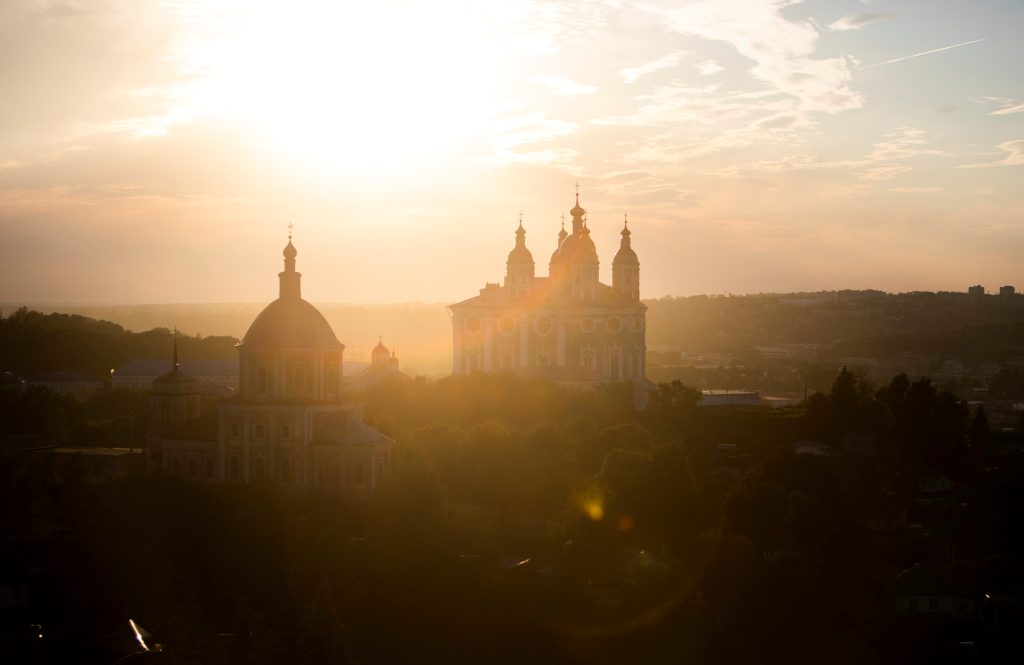 حريق وعمليات إخلاء جراء “هجوم مسيرات أوكرانية” على منطقتين في روسيا