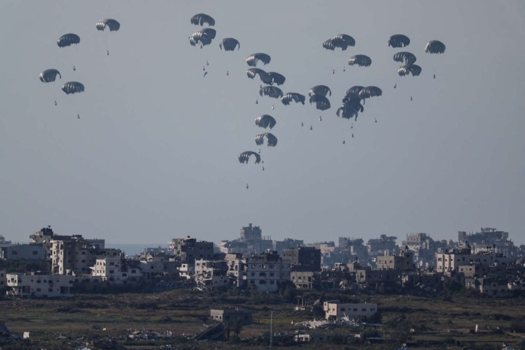 غزة: لماذا يصعب دخول المساعدات الإنسانية؟