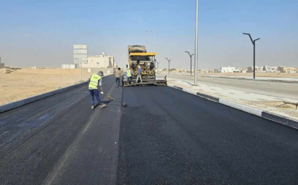 أمانة القصيم تُعيد سفلتة طريق الملك عبدالعزيز بمساحة 120.000 م2 بعقلة الصقور