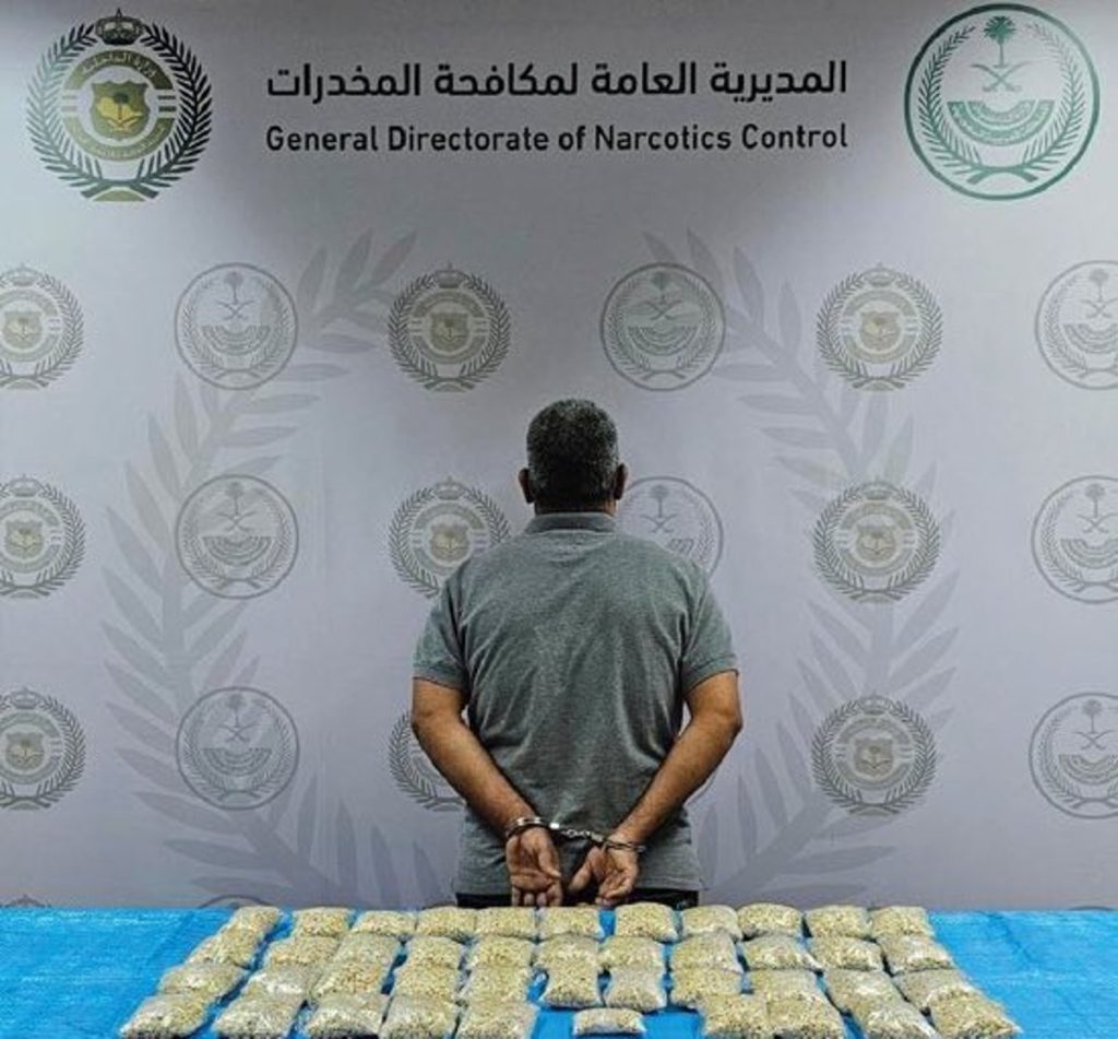 القبض على شخص بمحافظة بدر لترويجه مواد مخدرة