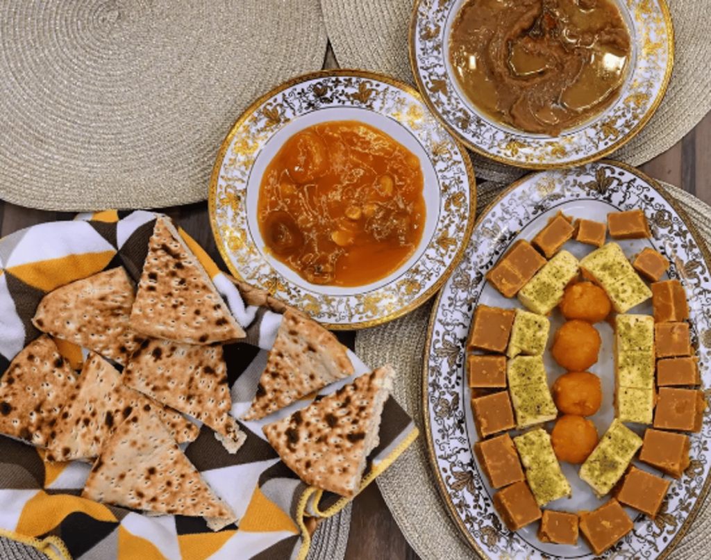 بالحلويات الشعبية.. أهالي جدة يستقبلون المهنئين بعيد الفطر المبارك