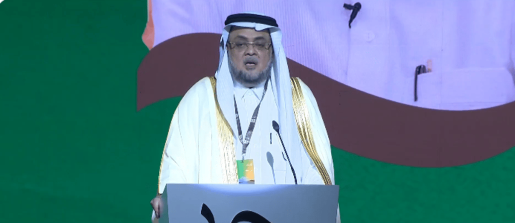 وكيل البيئة: اعتماد استراتيجية لتحقيق التوازن بين النمو الاقتصادي واستدامة البيئة الطبيعية