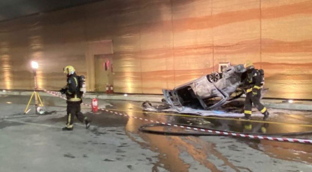 الدفاع المدني بالرياض يخمد حريقا في مركبة ولا إصابات