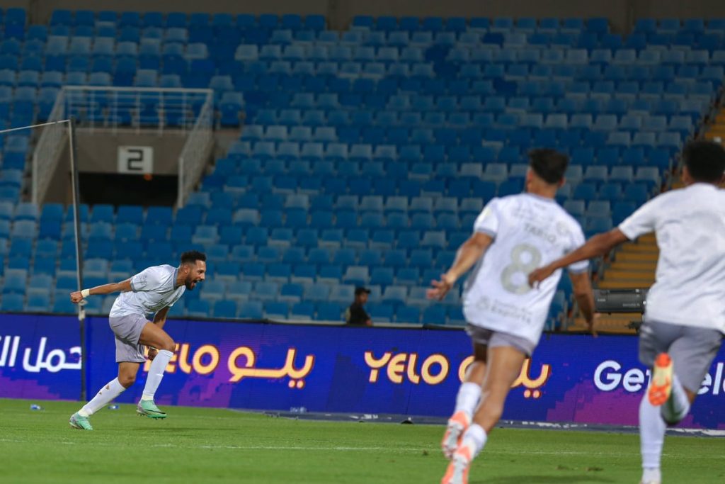"دوري روشن": الطائي يخطف فوزًا قاتلاً أمام الرياض