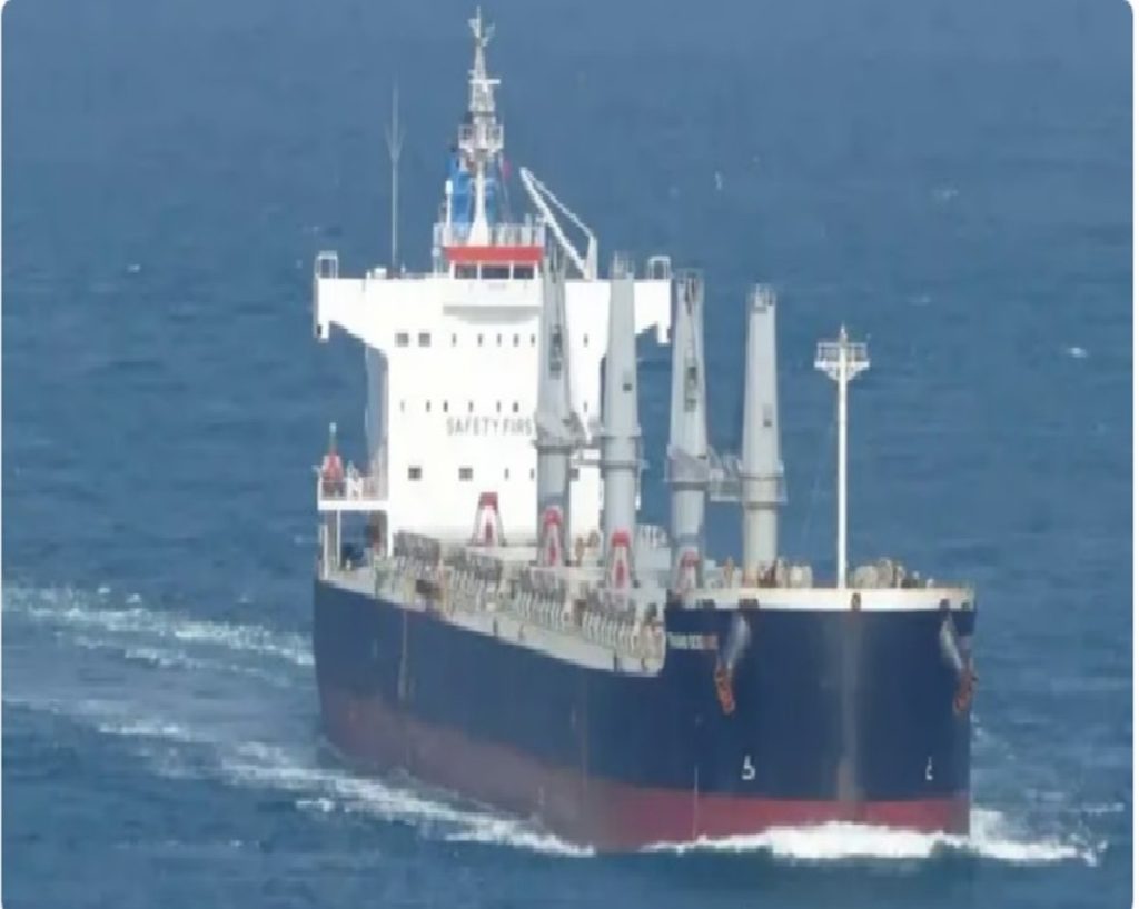 هيئة بحرية بريطانية: سفينة تبلغ عن إطلاق صاروخين بالقرب منها قبالة ساحل الحديدة