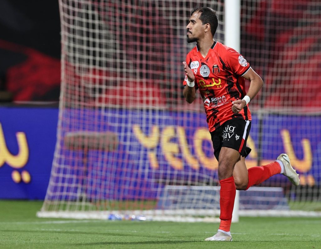 الرياض يفوز على الأهلي.. والحزم يخسر من الوحدة