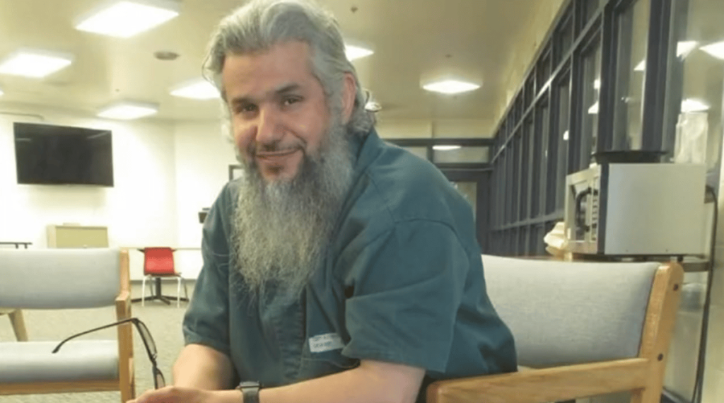 ابنة حميدان التركي: والدي يستعد لجلسة المطالبة بإعادة النظر في القضية غدًا الخميس