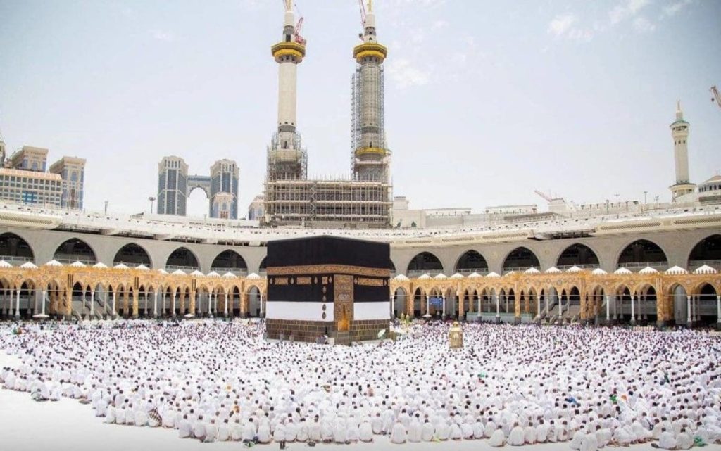 عند إتمام إجراءات حجز الحج 1445.. متى يُصدر التصريح؟