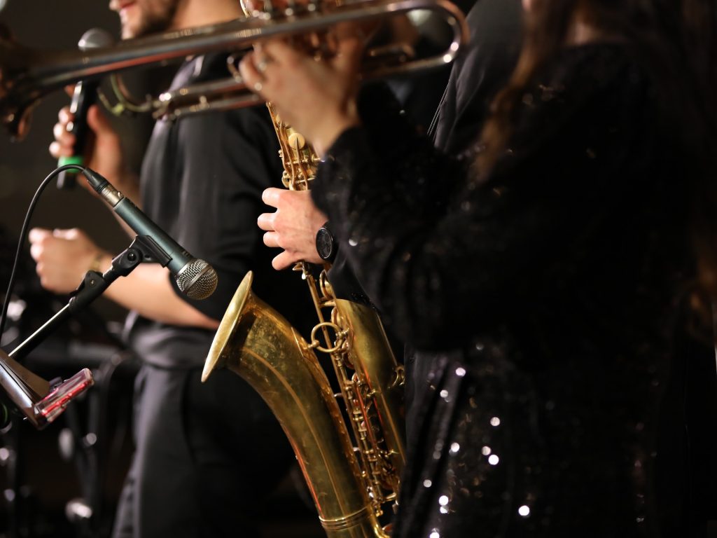 كيف أصبحت طنجة “واحة حرية” جذبت عمالقة موسيقيي الجاز الأميركيين؟