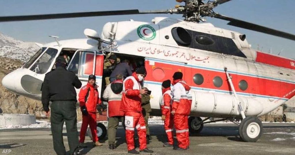 البحث مستمر على طائرة رئيسي.. 65 طاقم إنقاذ وكلاب خاصة