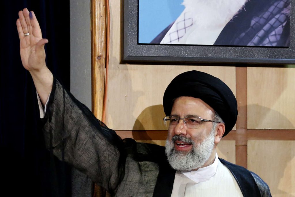 إبراهيم رئيسي، رئيس إيراني مطيع وموالي للمرشد الأعلى