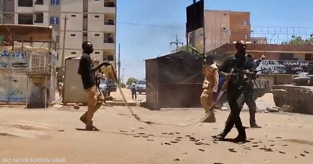 السودان.. معارك الفاشر تحتدم والممرات الإنسانية أمل العالقين