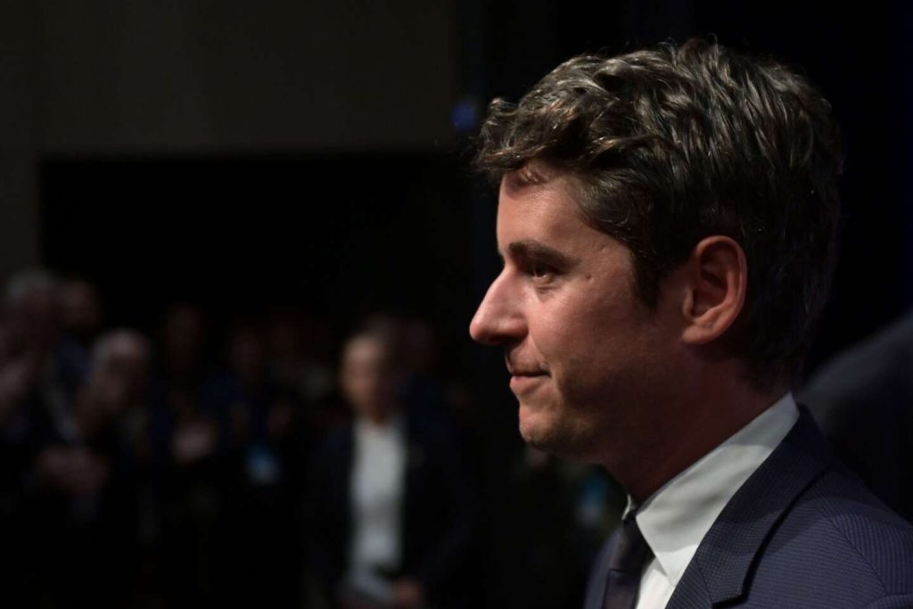 “النقاش بين أتال وبارديلا يوضح الخلاف القاتل بين معسكر ماكرون وحزب الجبهة الوطنية”