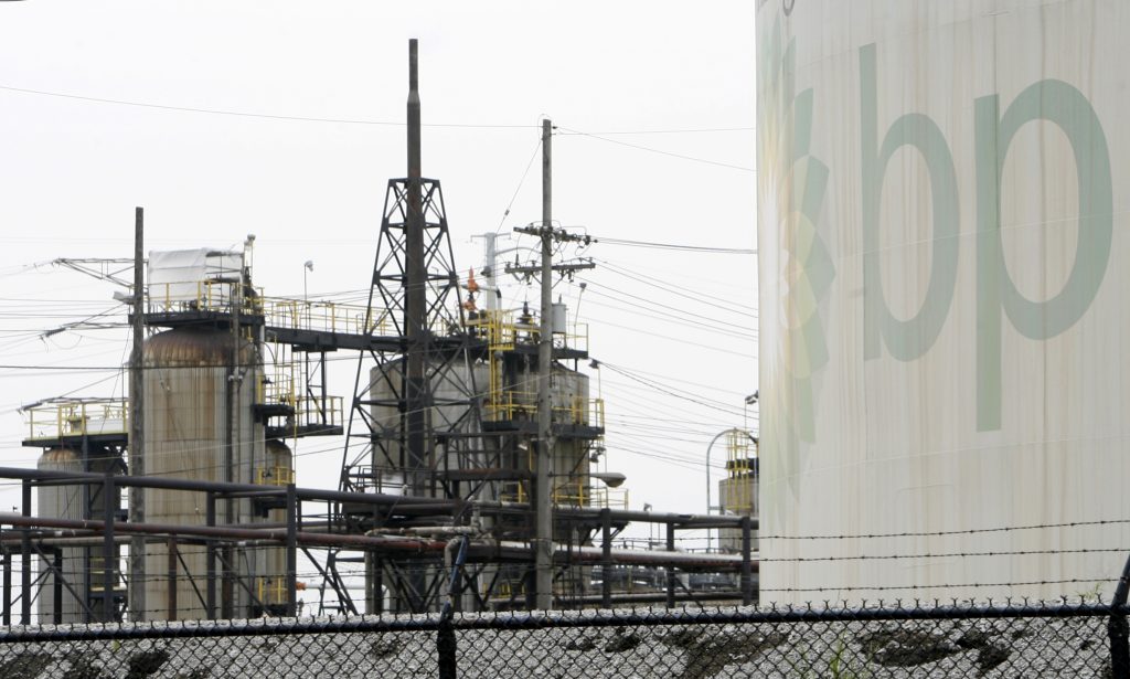 عراقي يطالب “العملاق البريطاني للنفط” بتعويض بعد وفاة ابنه بالسرطان