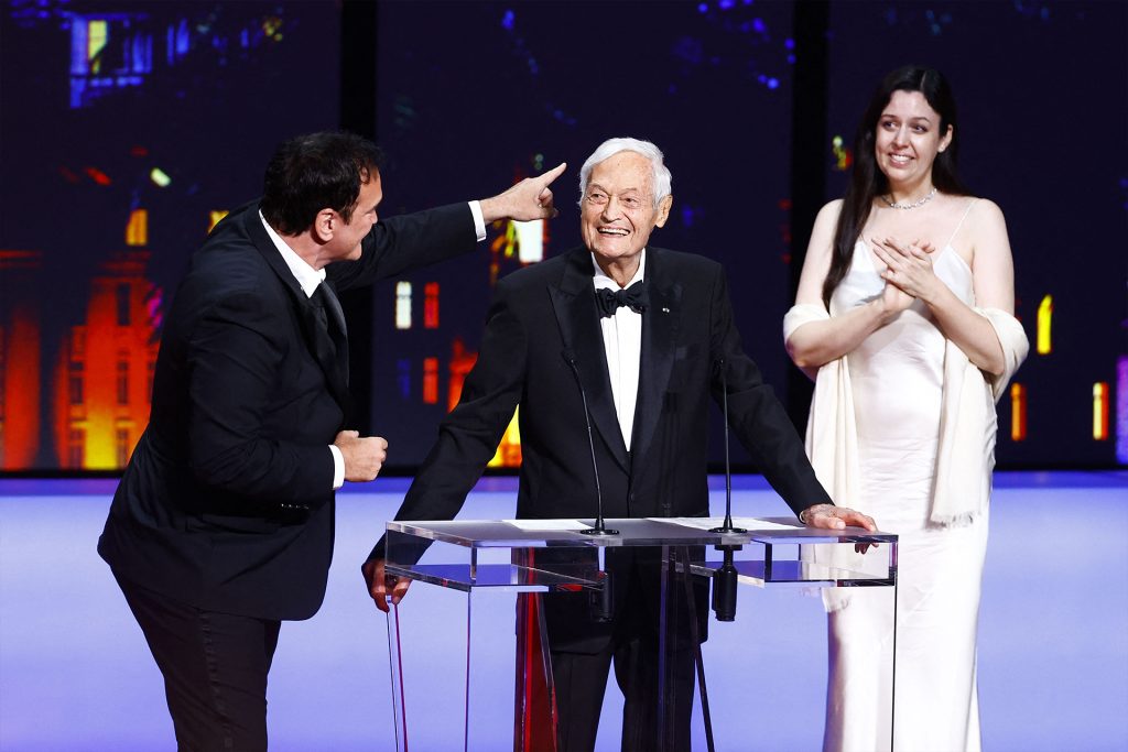 شارك في “صمت الحملان” و”أبولو 13″.. وفاة المخرج والمنتج الأميركي روجر كورمان عن 98 عاما