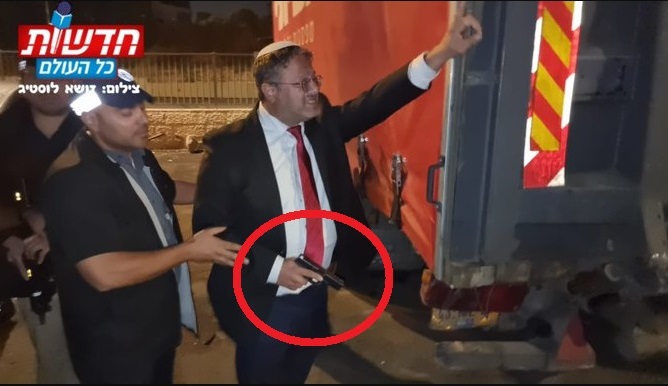 بن غفير يشهر مسدسه بوجه مستوطنين إسرائيليين.. حقيقة الفيديو