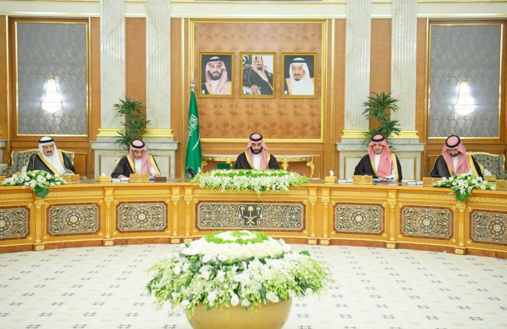 ولي العهد يطمئن الجميع على صحة خادم الحرمين الشريفين