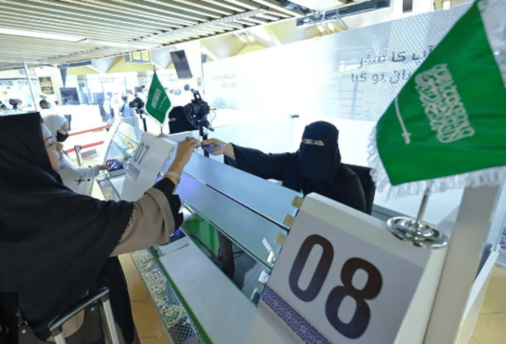 مبادرة "طريق مكة" تواصل تقديم وتسهيل خدماتها في باكستان