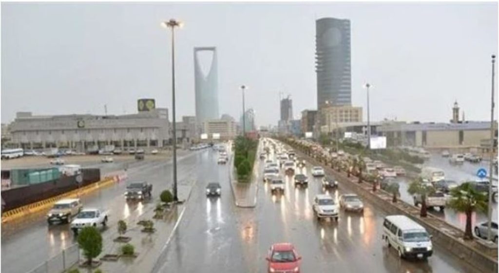 طقس المملكة الأربعاء.. استمرار هطول أمطار رعدية مصحوبة برياح نشطة على عدة مناطق
