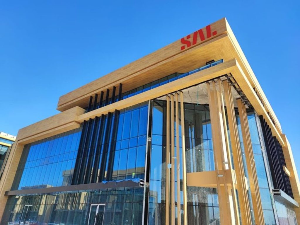 "سال" توقع اتفاقية ملزمة لإيجار وتطوير مرافق بقرية الشحن في مطار الملك خالد الدولي بـ458 مليون ريال