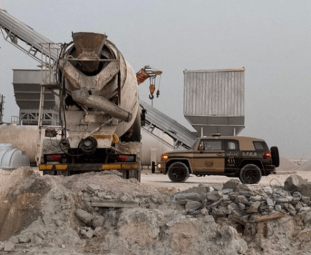 ضبط مخالف لنظام البيئة لتلويثه البيئة بتفريغ مواد خرسانية بالمنطقة الشرقية