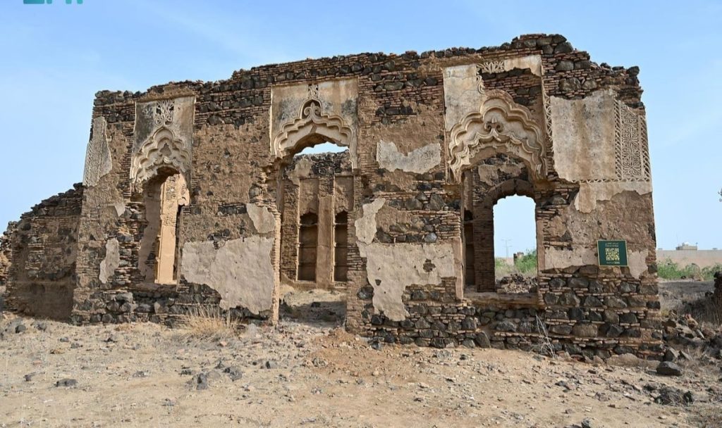 مباني القلعة الأثرية بمحافظة صبيا.. شواهد تراثية تجسد أصلة الفن المعماري تعود للقرن العشرين