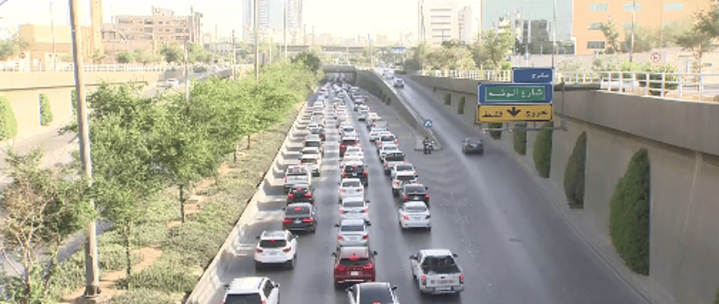 انتظام حركة سير المركبات على طريق الملك فهد بالرياض
