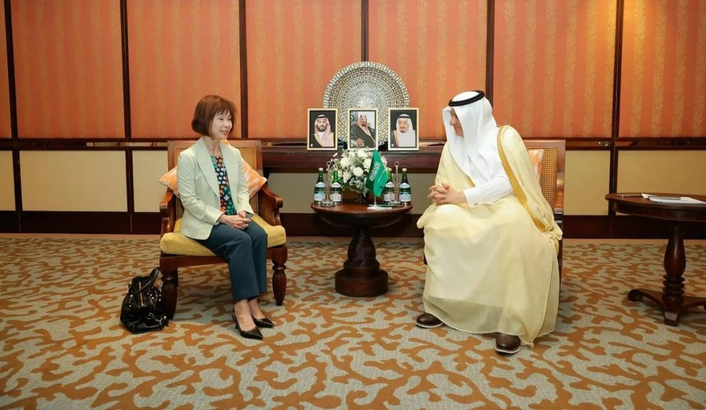 وزير البيئة يعقد اجتماعات ثنائية على هامش المنتدى العالمي العاشر للمياه في إندونيسيا