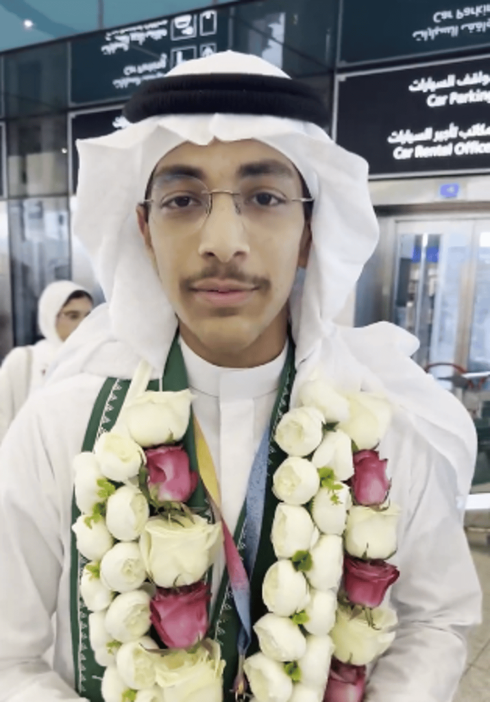 فائز بمعرض «آيسف» يهدي فوزه للمملكة وشعبها: شعور لا يوصف