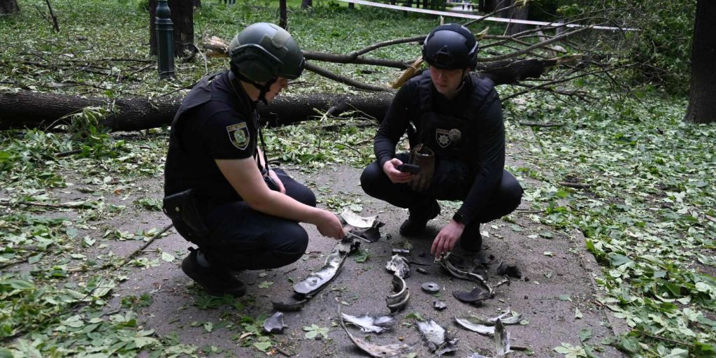 مباشر الحرب في أوكرانيا: موسكو تطالب بغزو قرية بيلوهوريفكا؛ وتزعم كييف أنها تسيطر على نحو 60% من مدينة فوفشانسك المتاخمة لروسيا