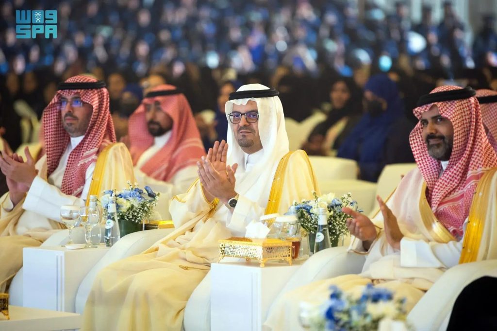 نائب أمير منطقة مكة المكرمة يُشرّف حفل تخريج الدفعة التاسعة من طلاب وطالبات جامعة جدة