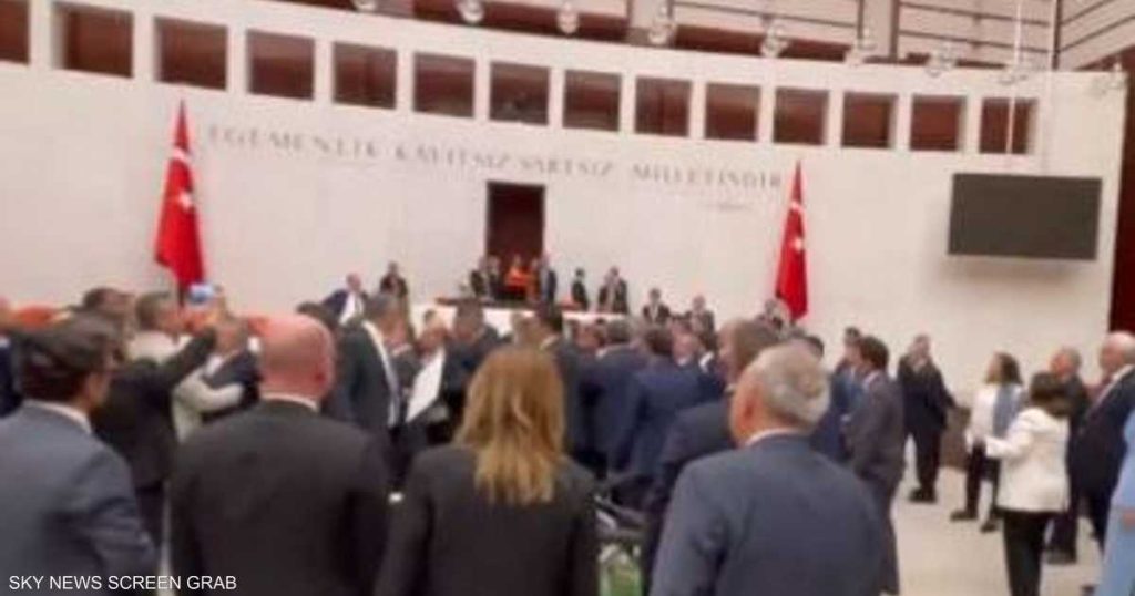 تركيا.. الحكم على رئيس بلدية مؤيد للأكراد بالسجن 20 عاما